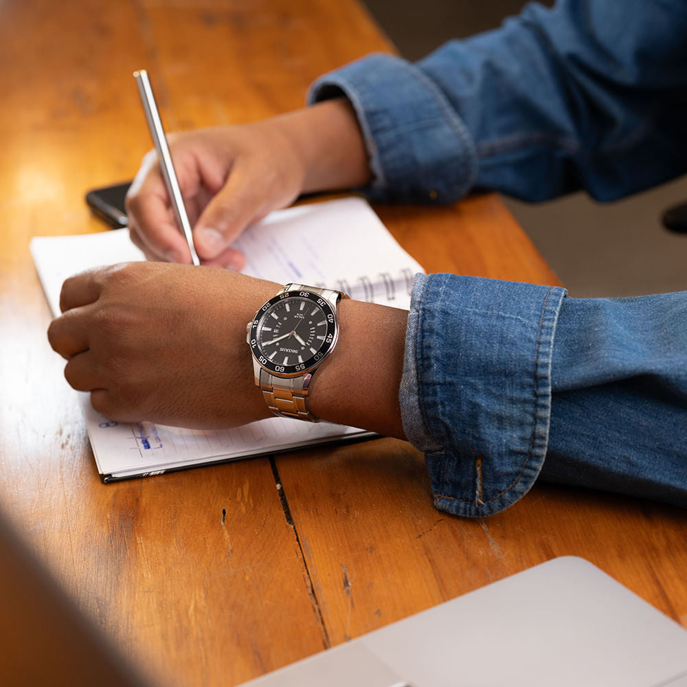 Relógio Séculus Masculino Aço Prata 23729G0SVNA1 – Caixa 44mm, Calendário, Mostrador Preto, Resistência 5 ATM